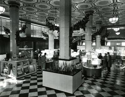 Michigan Avenue pedestrian mall during festival