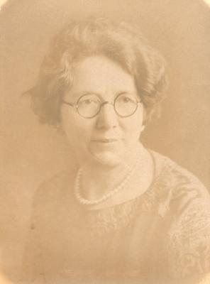 Portrait of a woman, unidentified