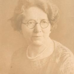 Portrait of a woman, unidentified