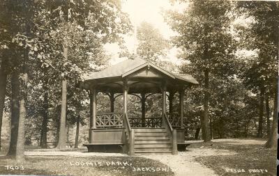 Loomis Park (Gazebo - Black & White)